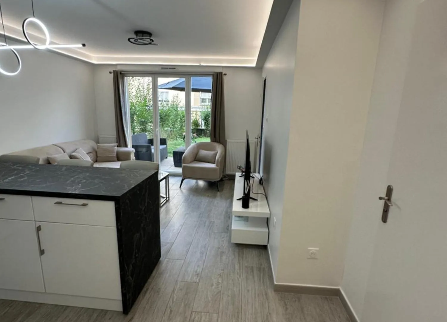 Appartement Avec Jardin Cosy Pres De Paris Villeneuve-le-Roi 0*,  France